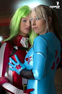 CosplayErotica - Miriya (Robotech) vs Zero (Samus Aran) nude cosplay